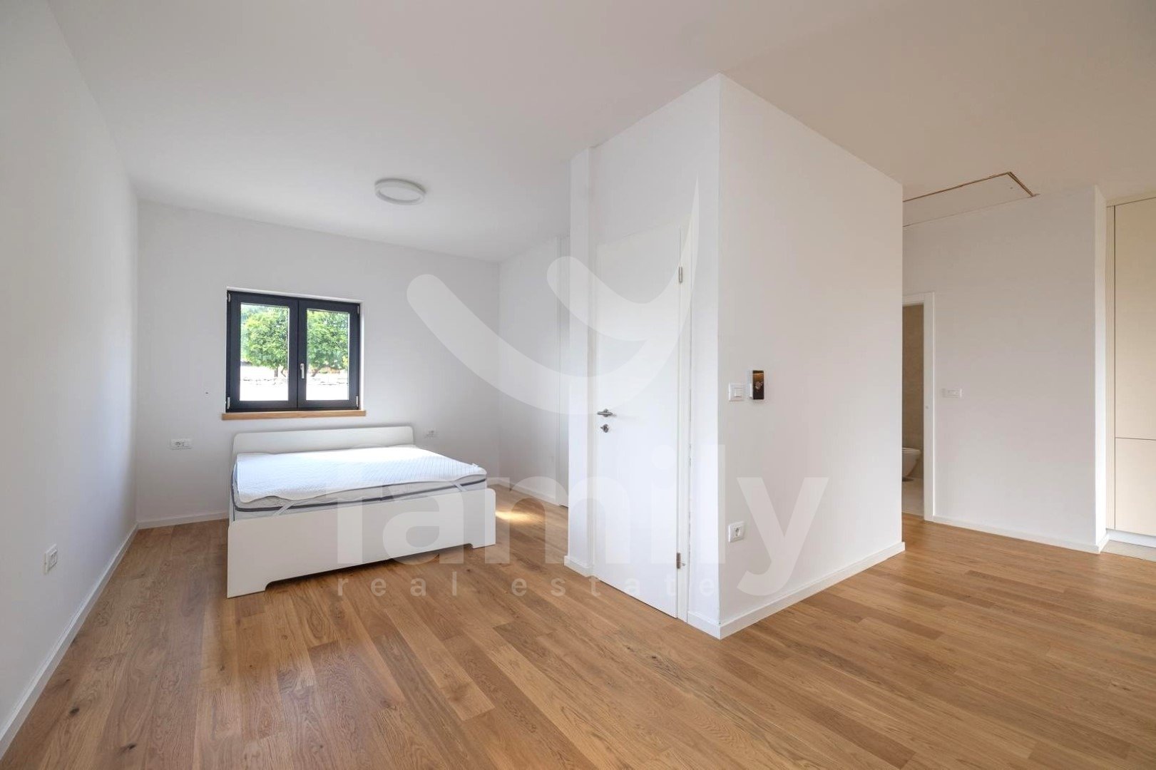 PRODAJA VISOKOKVALITETNE ŠARMANTNE PRIZEMNICE NA MIRNOJ LOKACIJI