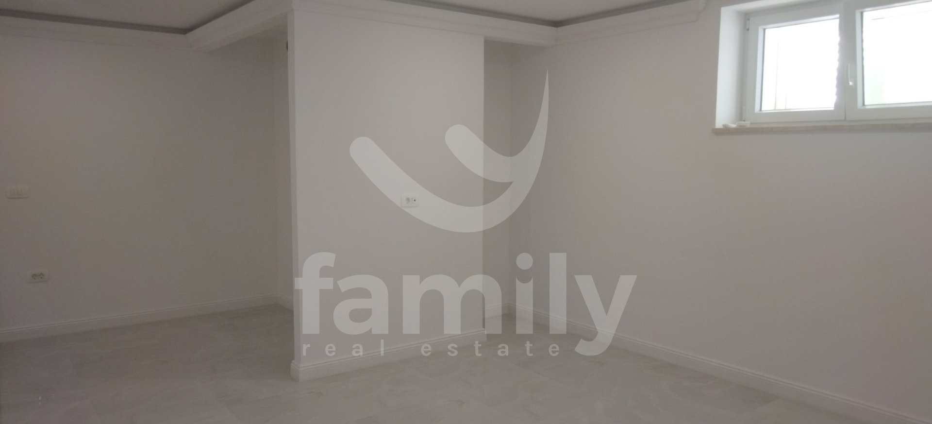 LIJEPA KOMPLETNO RENOVIRANA KUĆA U PULI