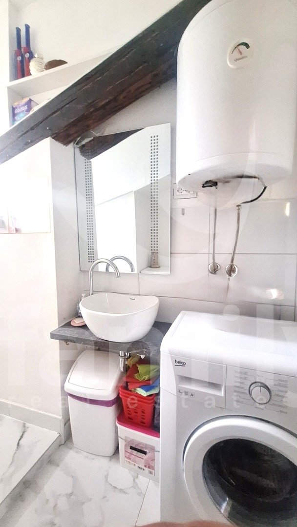 PRODAJA ŠARMANTNOG STANA U CENTRU PULE