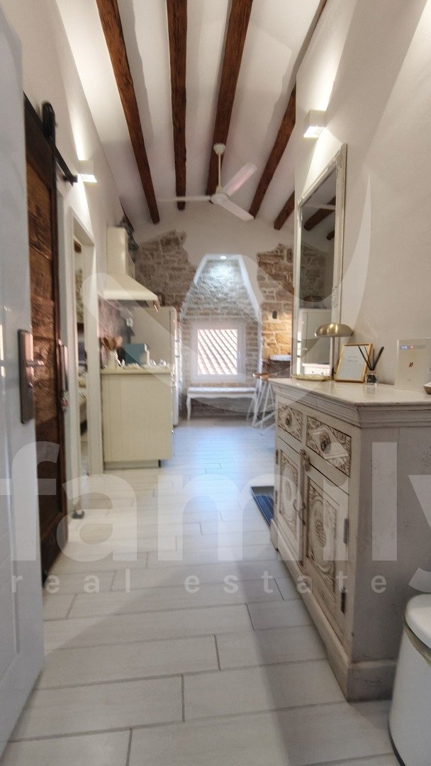 ZWEI CHARMANTE WOHNUNGEN ZUM VERKAUF IN DER ALTSTADT VON ROVINJ