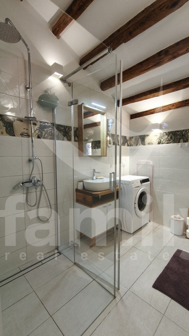 ZWEI CHARMANTE WOHNUNGEN ZUM VERKAUF IN DER ALTSTADT VON ROVINJ