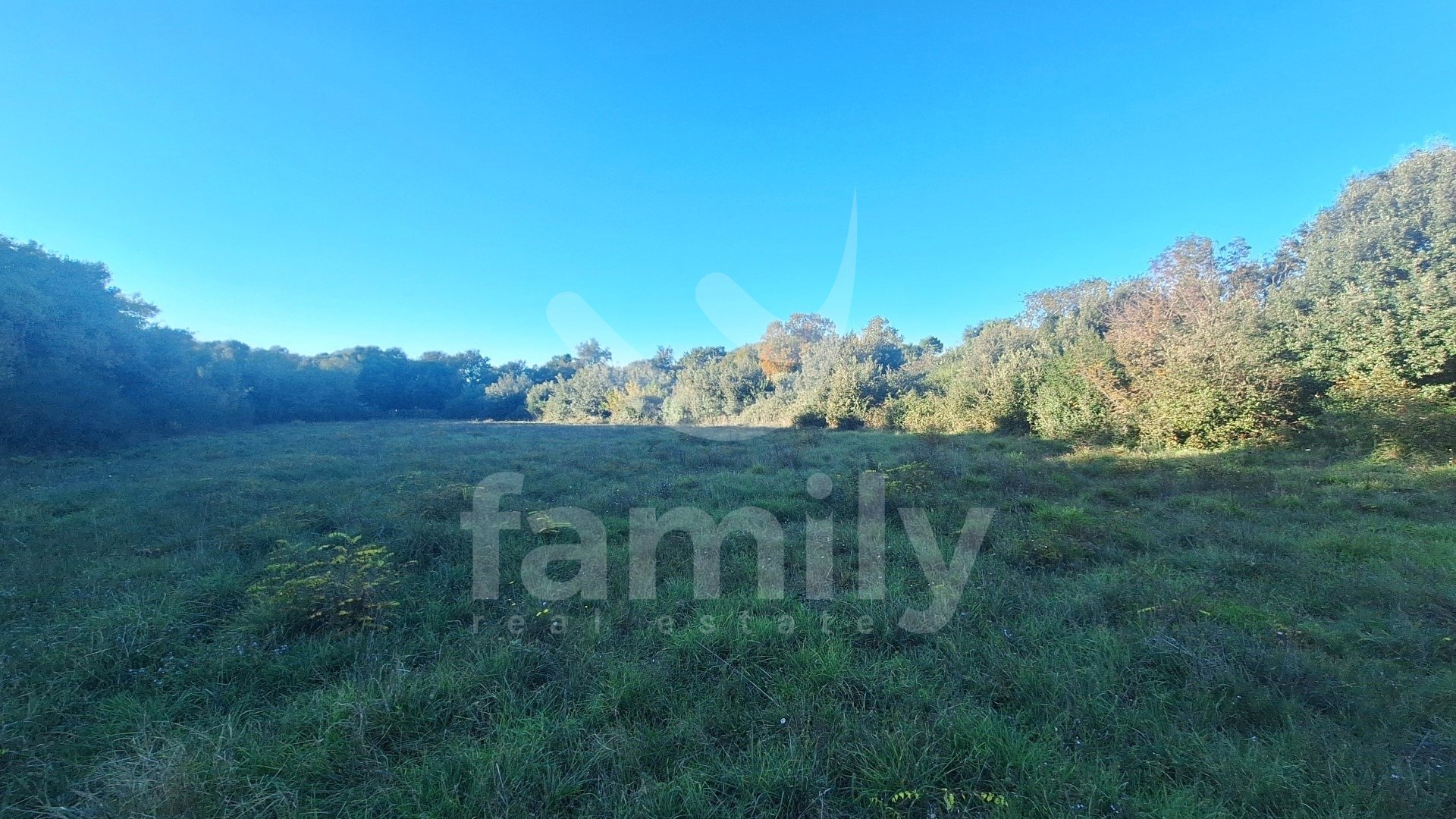 GRAĐEVINSKO ZEMLJIŠTE UGOSTITELJSKO-TURISTIČKE NAMJENE BLIZU MORA