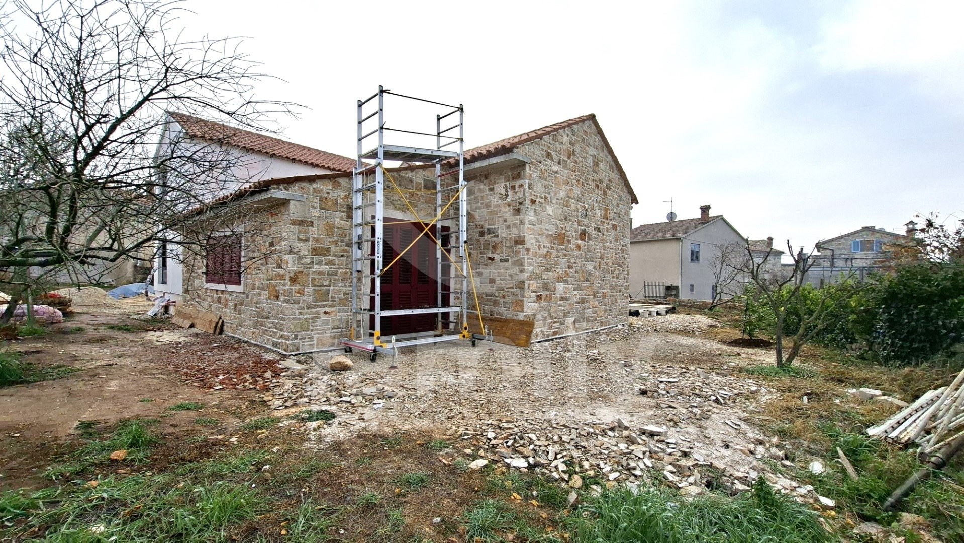 PRODAJA NOVOGRAĐENE OBITELJSKE KUĆE