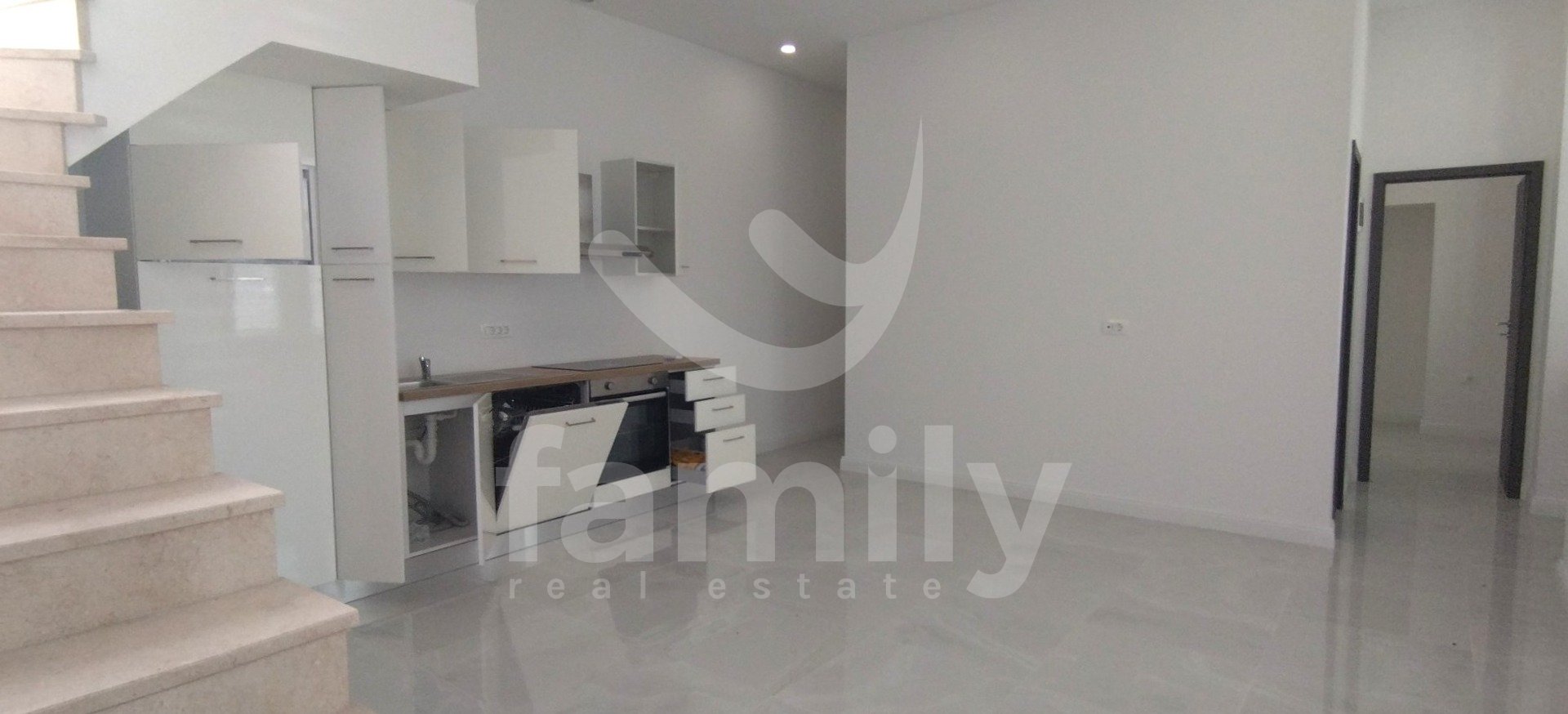 LIJEPA KOMPLETNO RENOVIRANA KUĆA U PULI