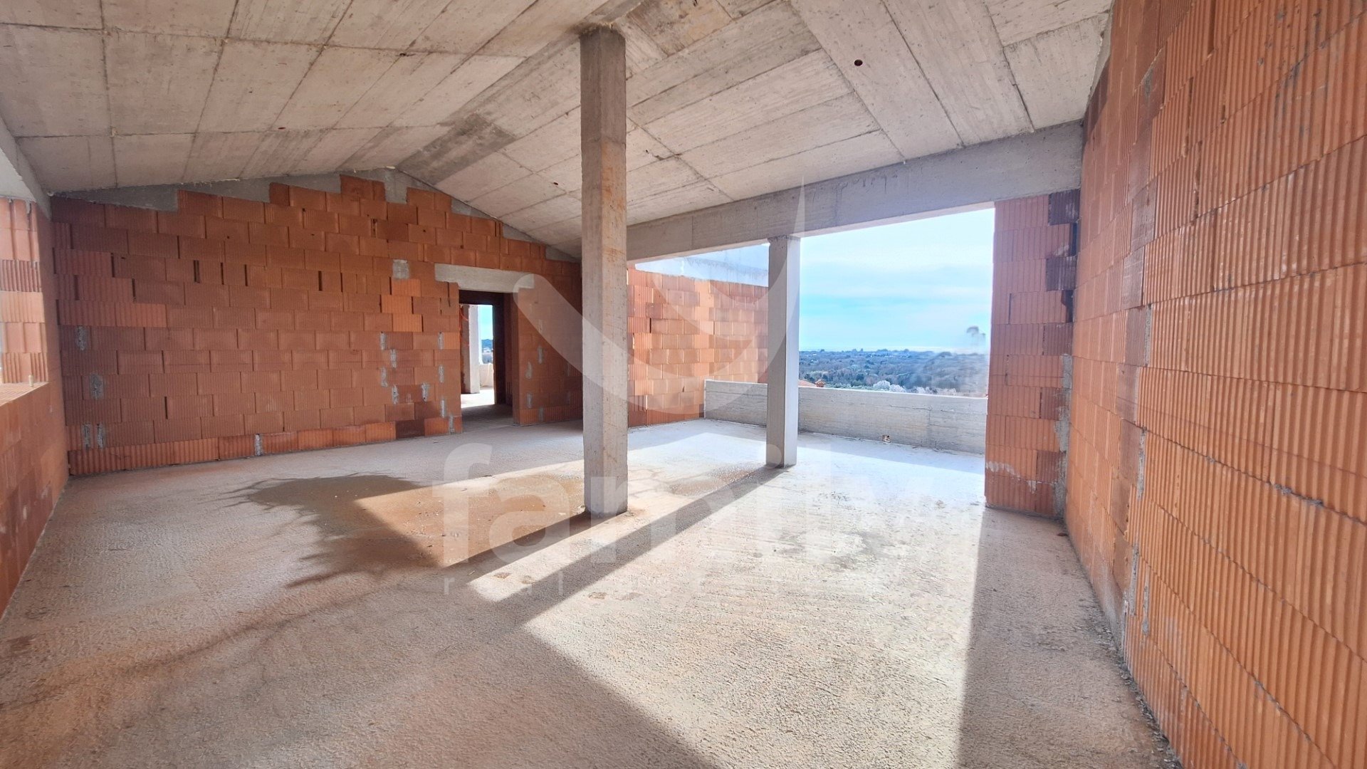 GERÄUMIGES FAMILIEN-PENTHOUSE MIT ATEMBERAUBENDEM MEERBLICK