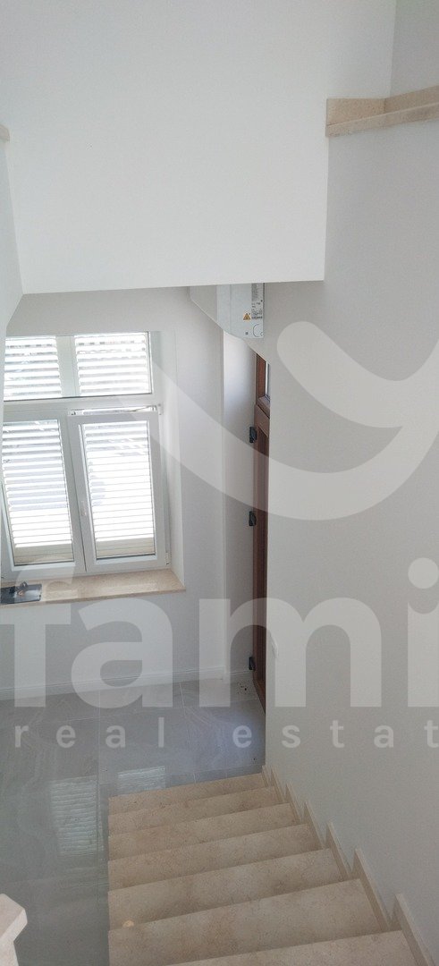 LIJEPA KOMPLETNO RENOVIRANA KUĆA U PULI