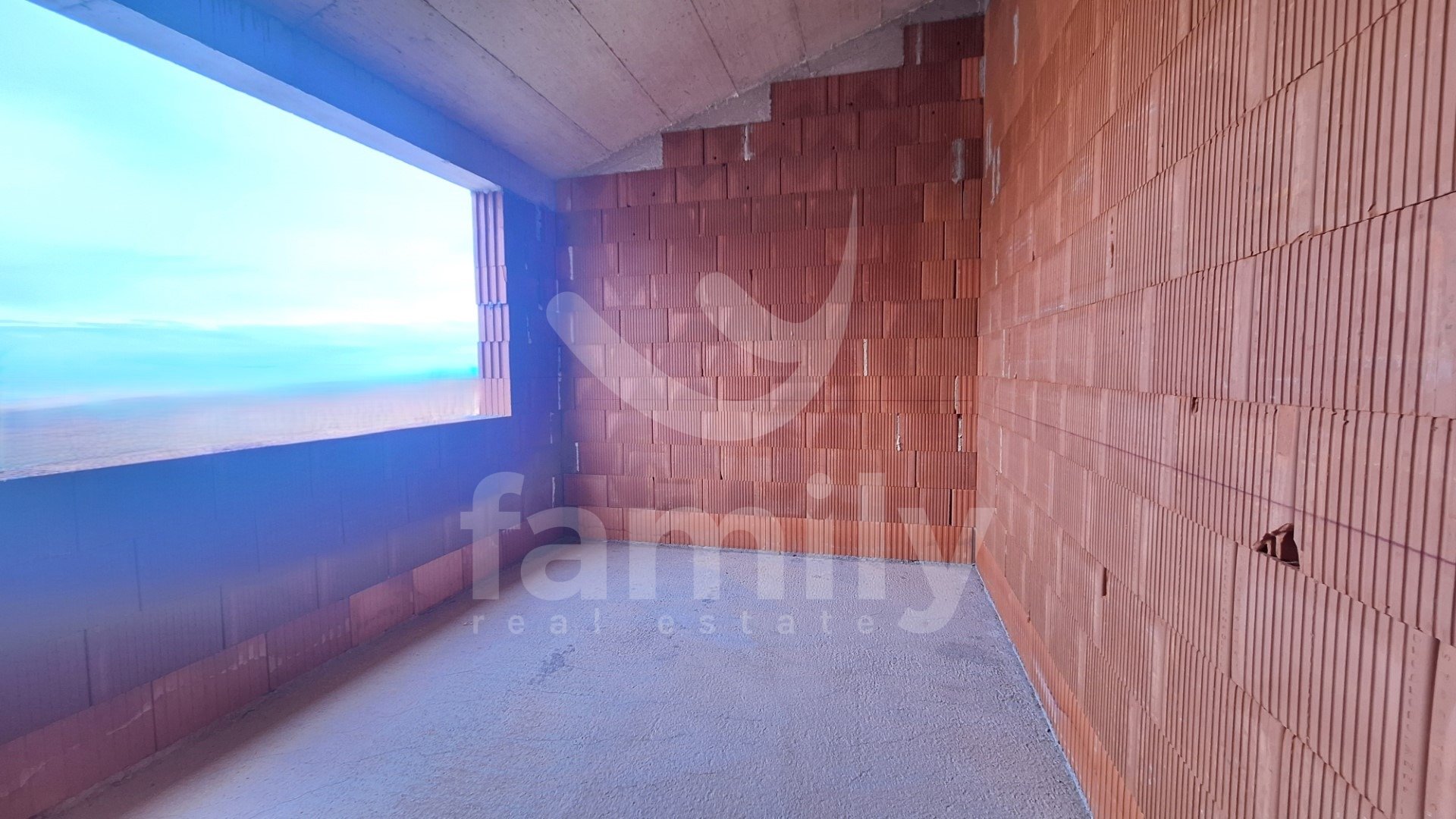 GERÄUMIGES FAMILIEN-PENTHOUSE MIT ATEMBERAUBENDEM MEERBLICK