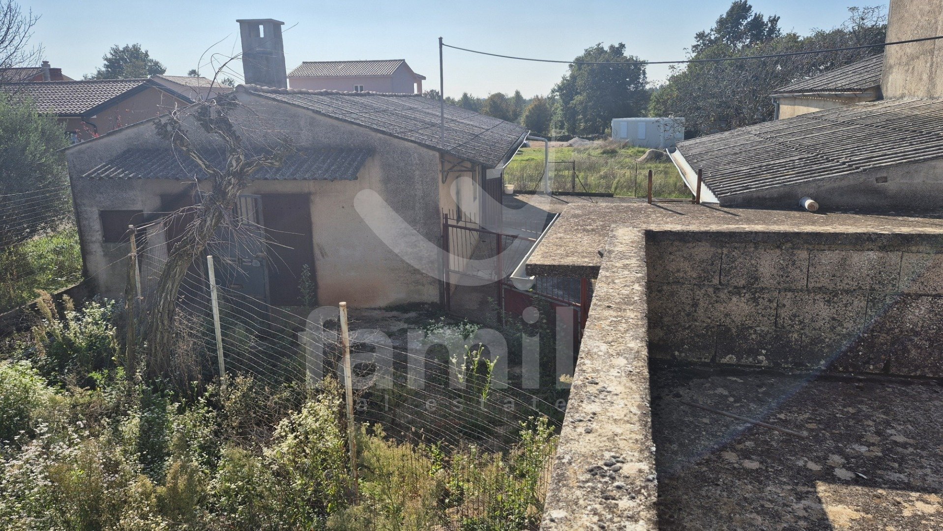 SCHÖNES HAUS MIT GARTEN UND GROßEM BAUPOTENZIAL