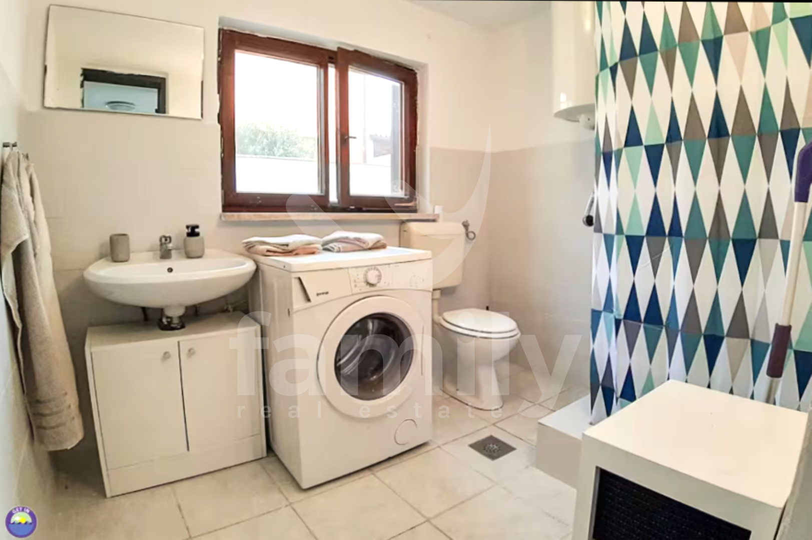 VERKAUF EINES HOCHPROFITABLEN HAUSES MIT MEERESBLICK