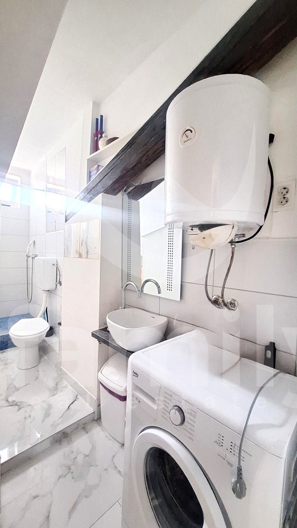 PRODAJA ŠARMANTNOG STANA U CENTRU PULE