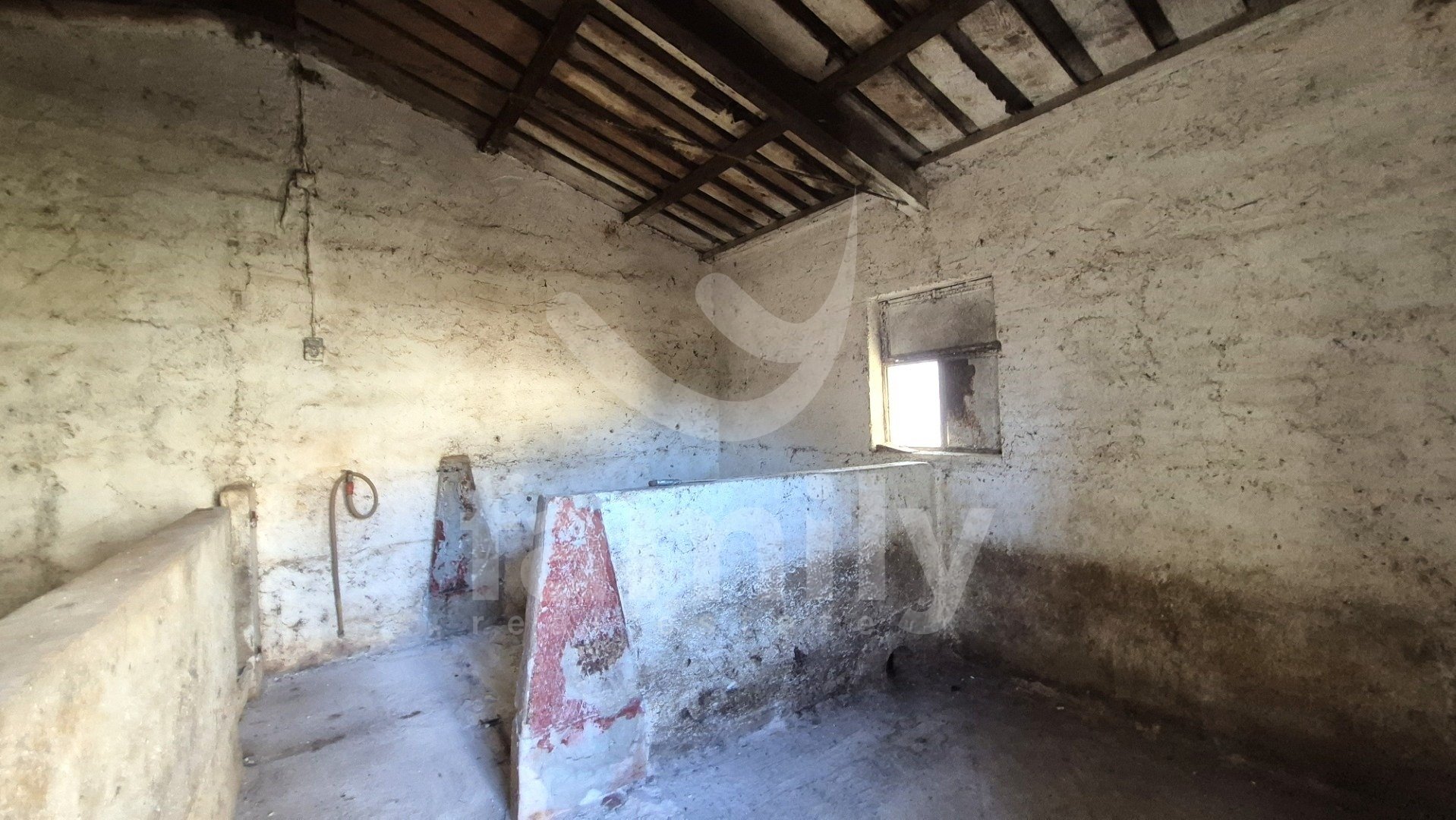 SCHÖNES HAUS MIT GARTEN UND GROßEM BAUPOTENZIAL