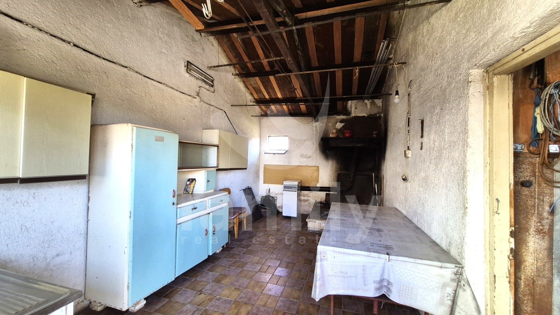 SCHÖNES HAUS MIT GARTEN UND GROßEM BAUPOTENZIAL