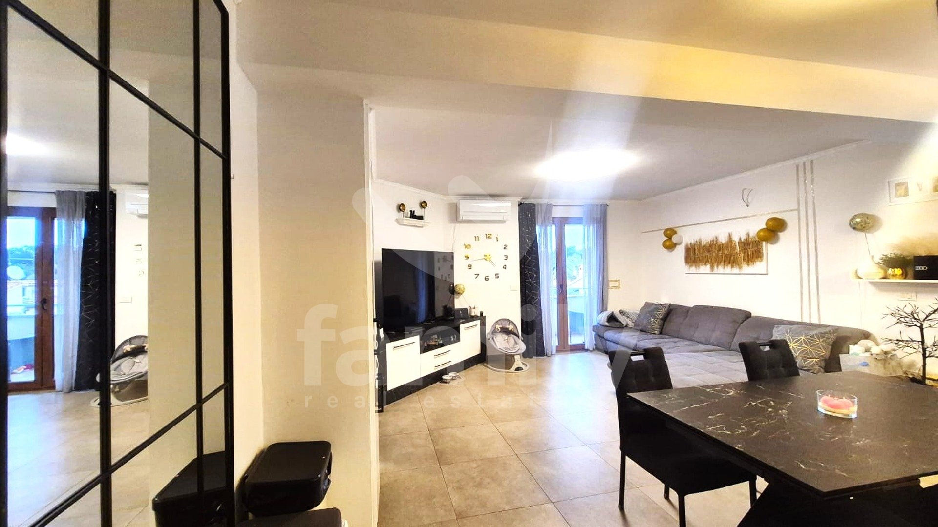 PRODAJA MODERNO OPREMLJENOG STANA NA TOP LOKACIJI