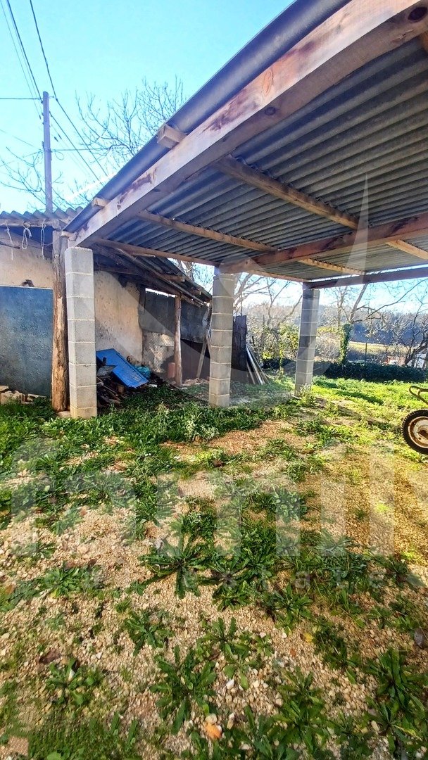 PRODAJA OBITELJSKE KUĆE U NIZU U OKOLICI VIŠNJANA