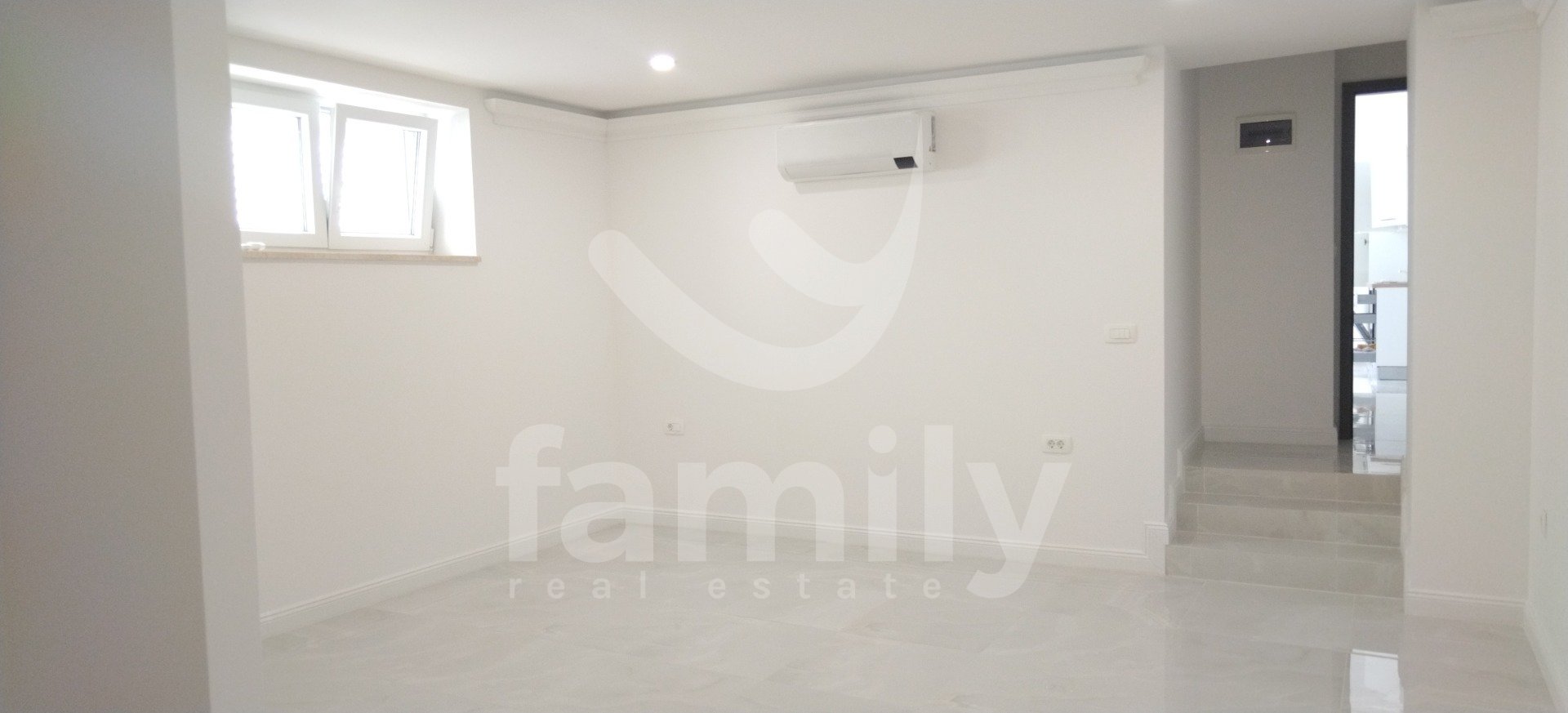 LIJEPA KOMPLETNO RENOVIRANA KUĆA U PULI