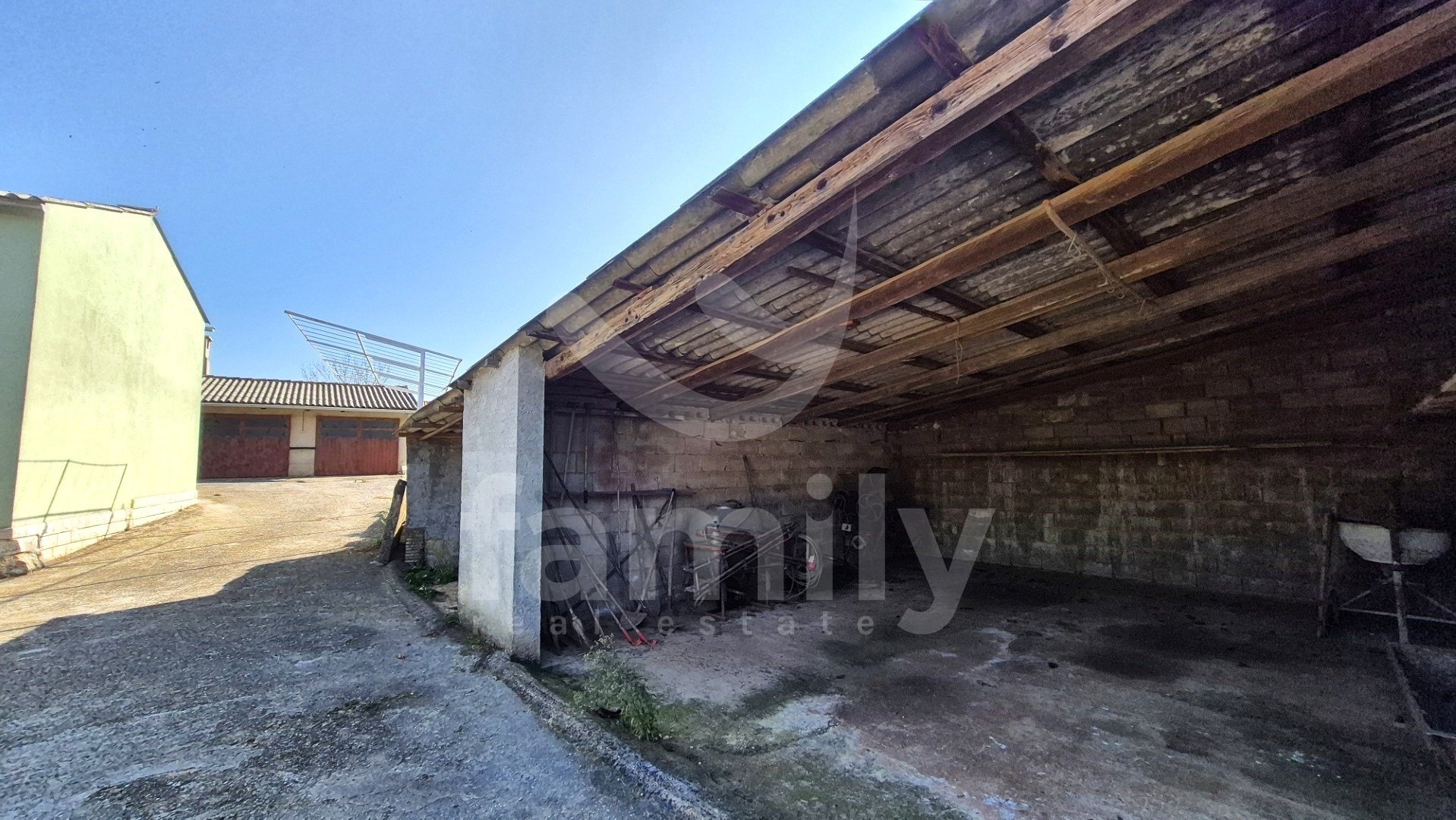 SCHÖNES HAUS MIT GARTEN UND GROßEM BAUPOTENZIAL