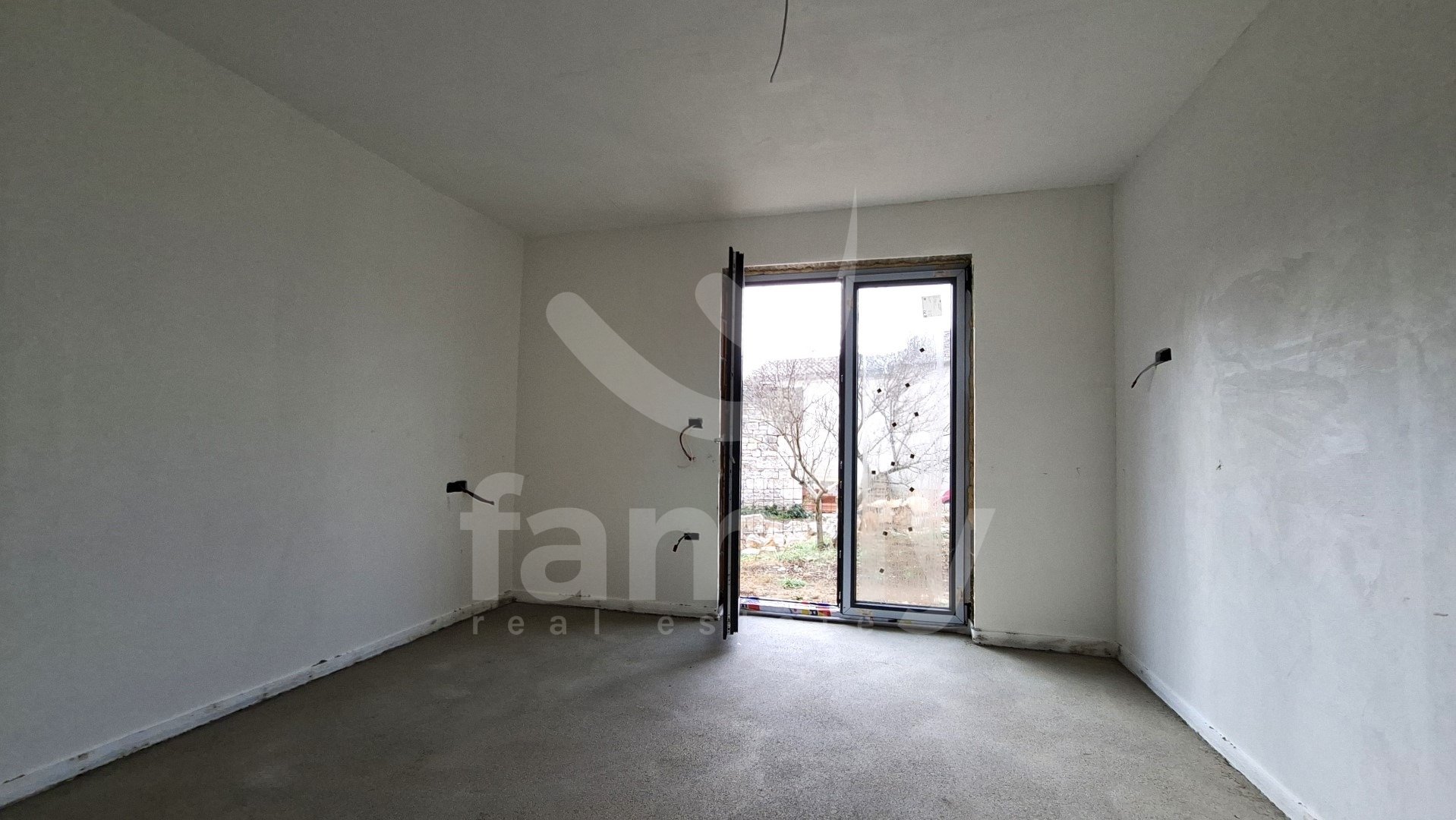 PRODAJA NOVOGRAĐENE OBITELJSKE KUĆE