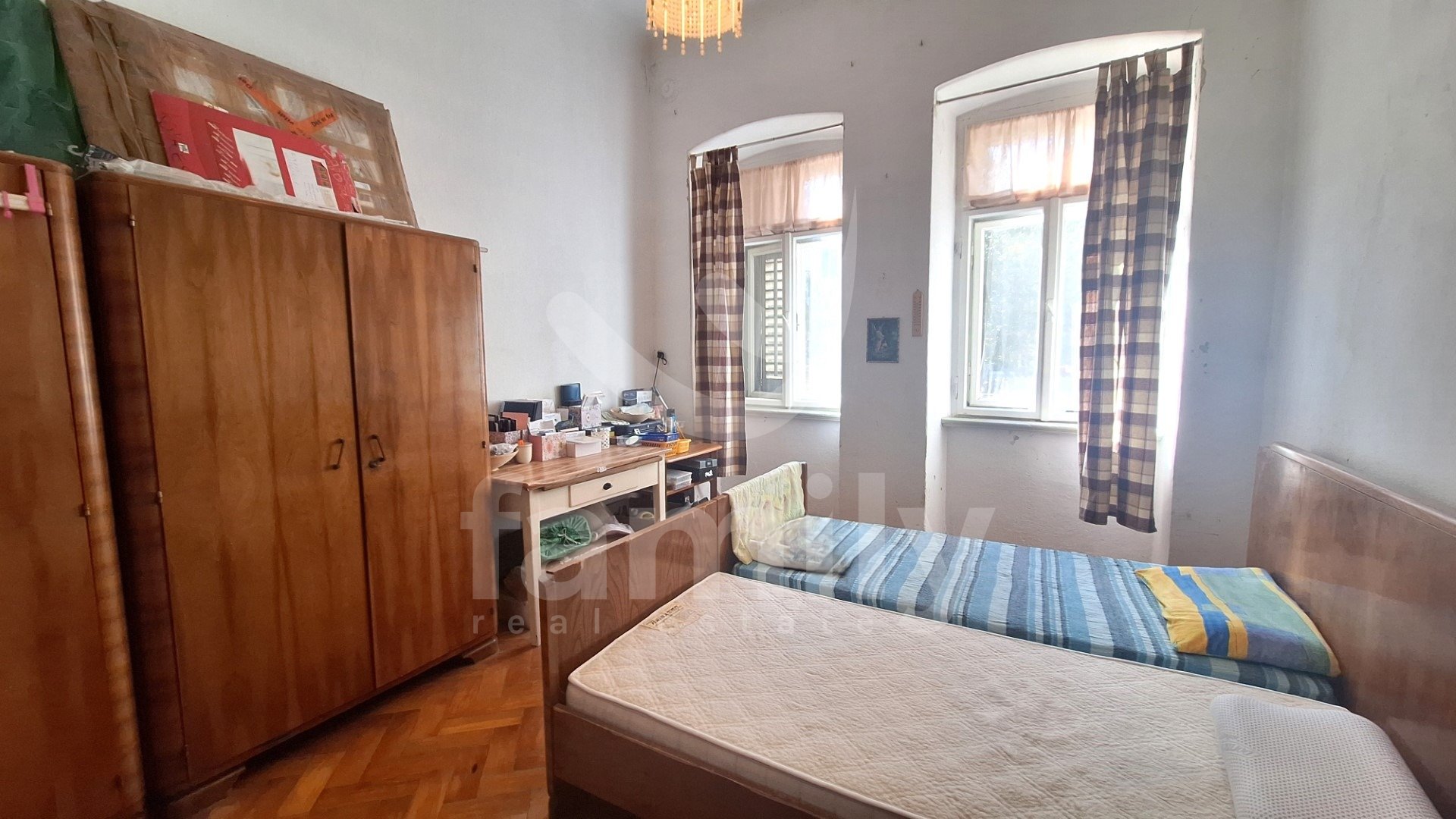 EXCLUSIVE FAMILY APARTMENT WITH HIGH POTENTIAL IN THE CENTER