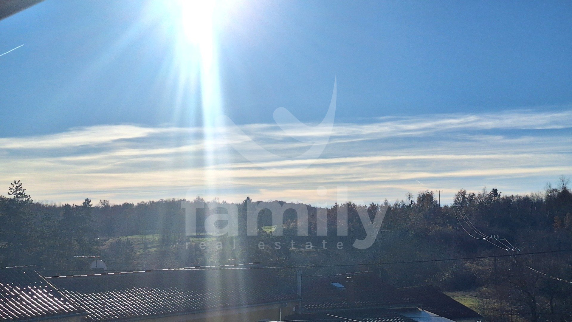PRODAJA OBITELJSKE KUĆE U NIZU U OKOLICI VIŠNJANA