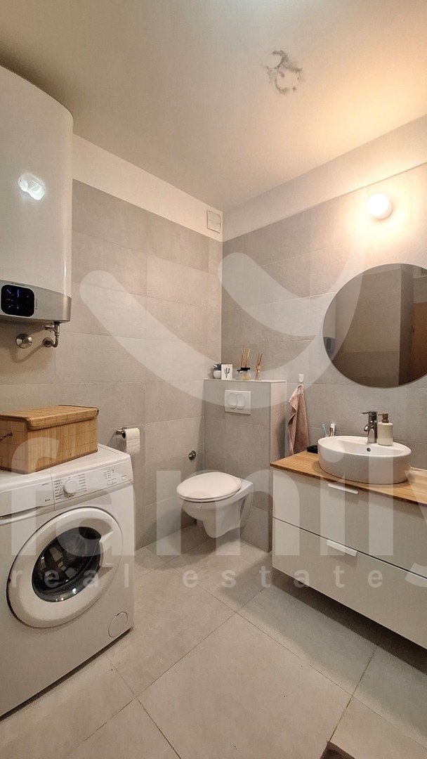 PRODAJA KOMFORNOG JEDNOSOBNOG STANA 150 M OD MORA