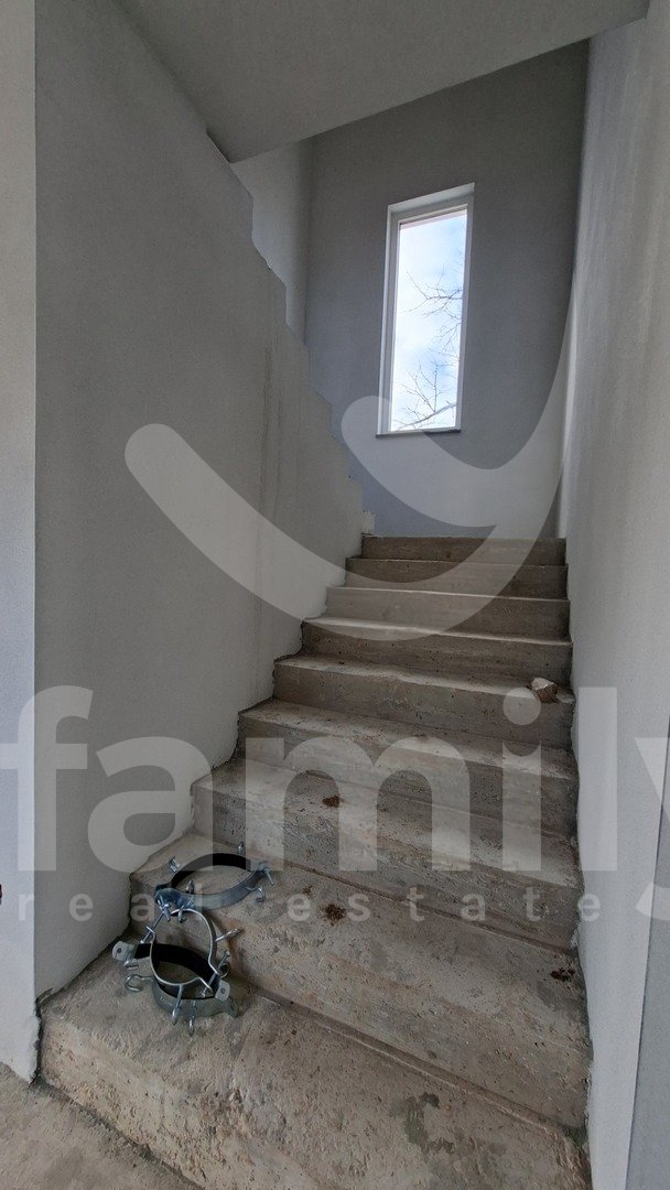 MODERNA KUĆA SA BAZENOM I GARAŽOM