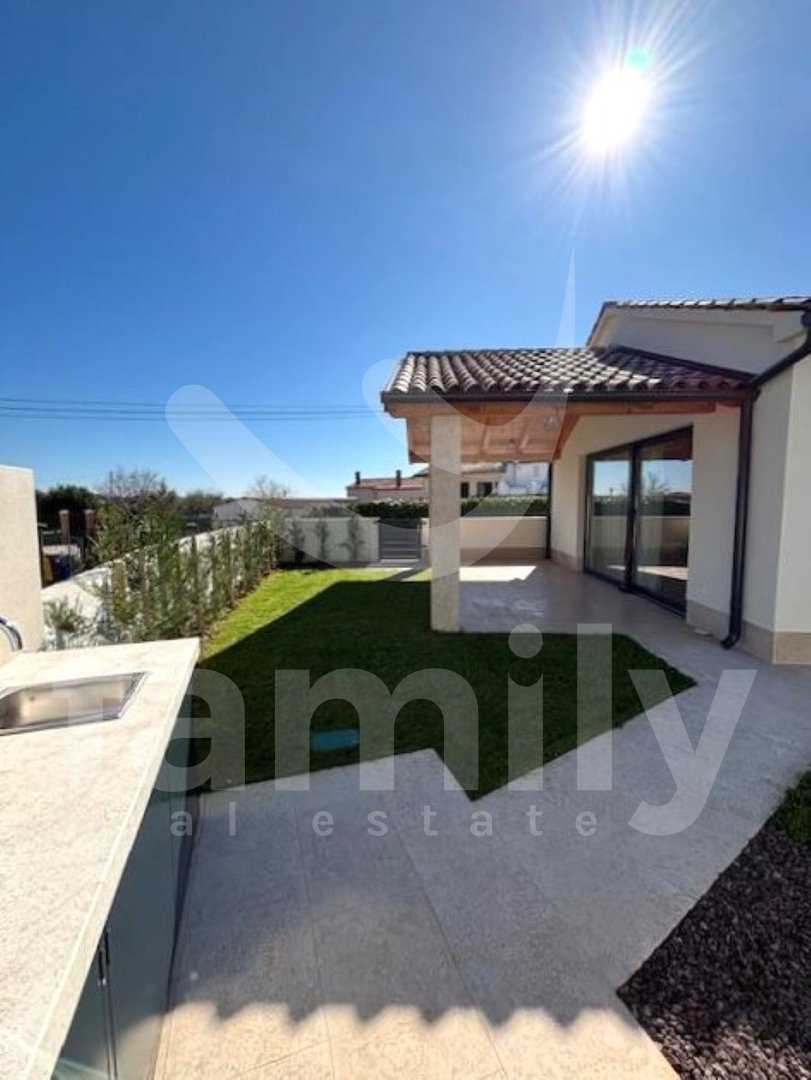 PRODAJA VISOKOKVALITETNE ŠARMANTNE PRIZEMNICE NA MIRNOJ LOKACIJI