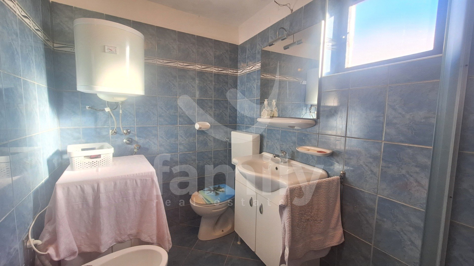 PRODAJA OBITELJSKE KUĆE U NIZU U OKOLICI VIŠNJANA