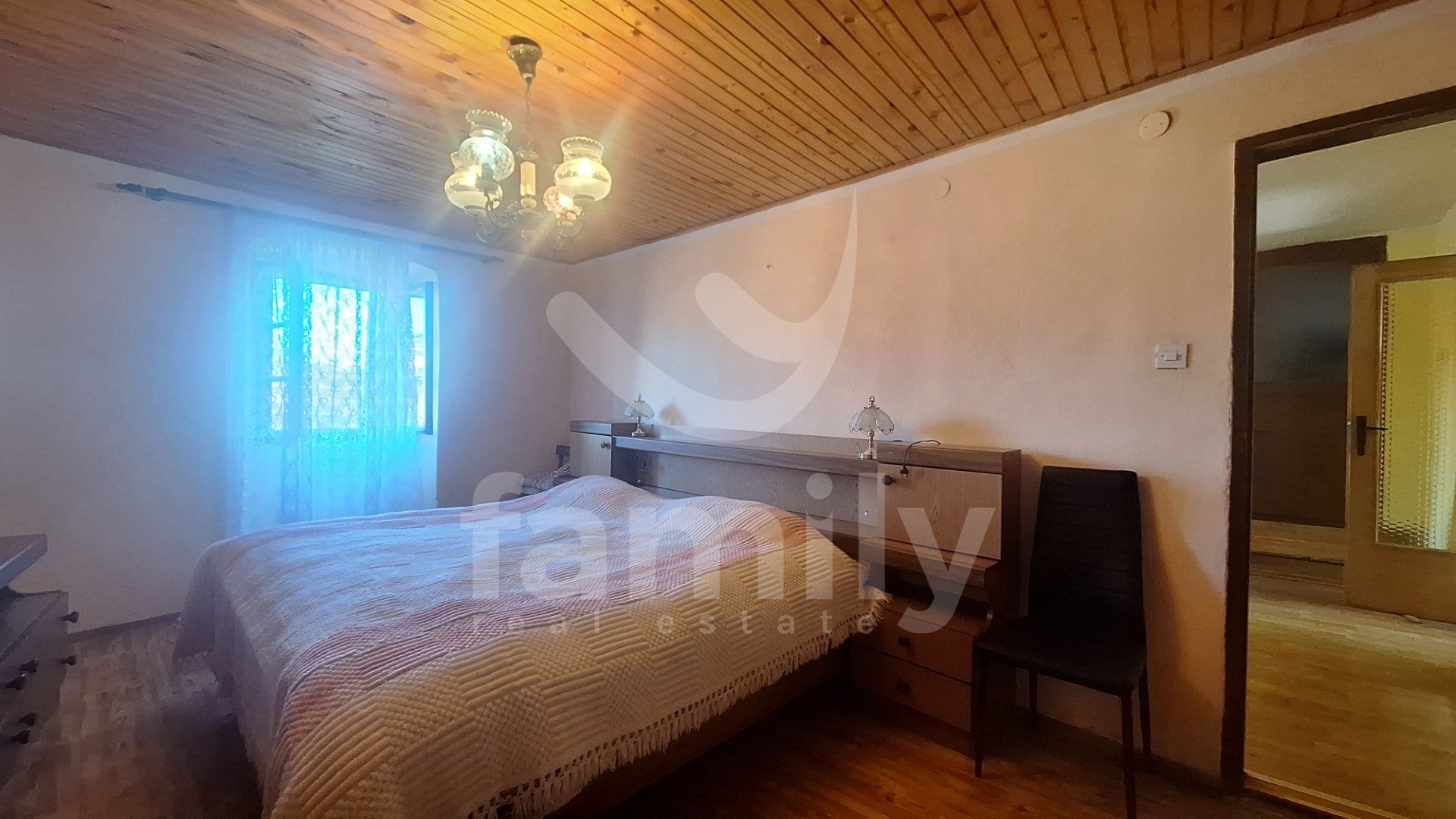 PRODAJA OBITELJSKE KUĆE U NIZU U OKOLICI VIŠNJANA