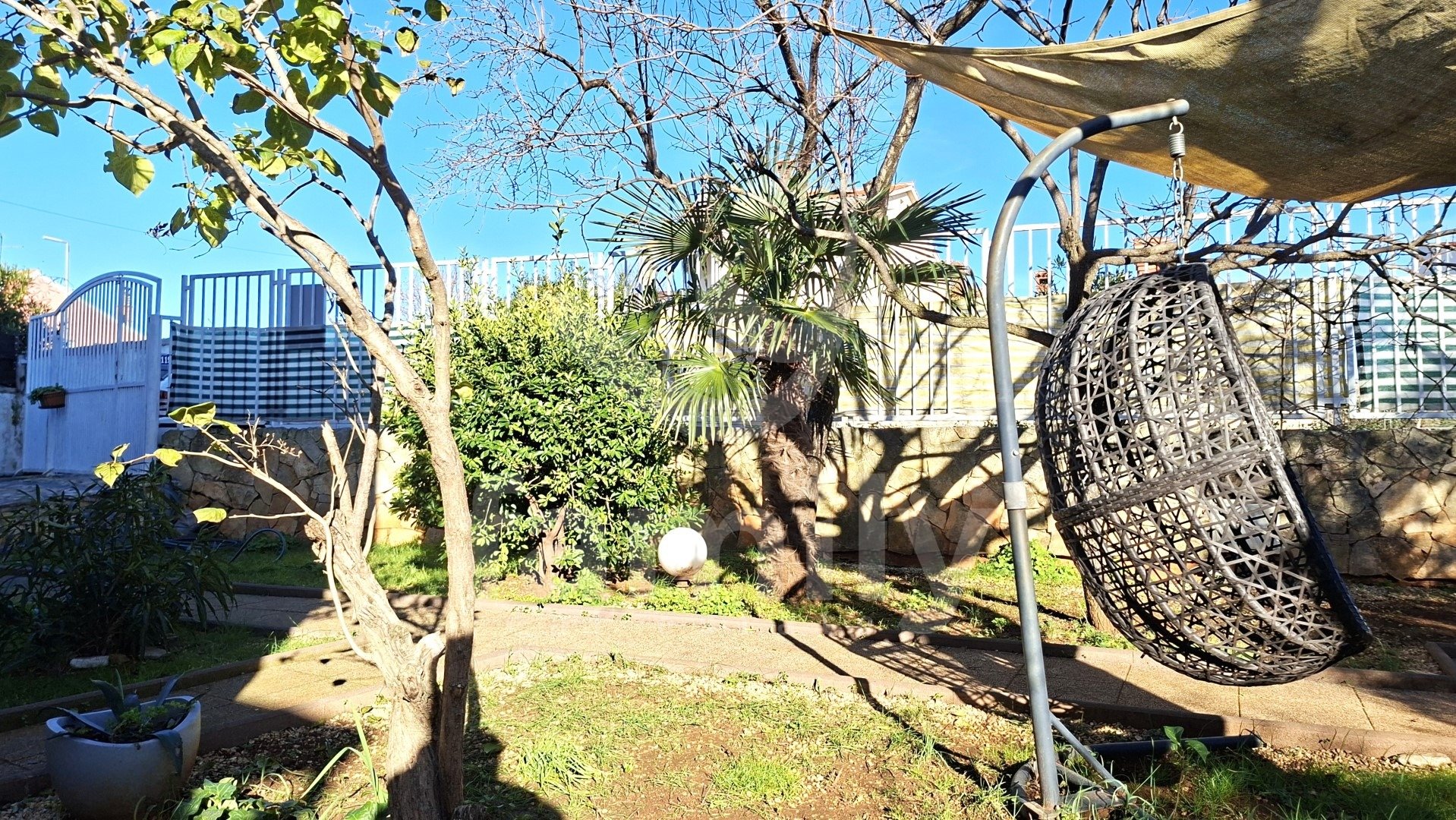 VERKAUF EINES HOCHPROFITABLEN HAUSES MIT MEERESBLICK