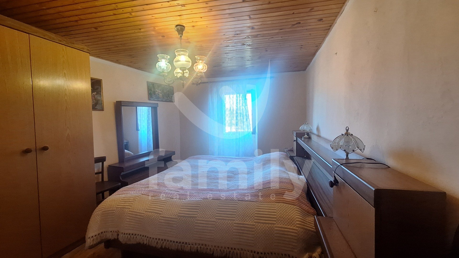 PRODAJA OBITELJSKE KUĆE U NIZU U OKOLICI VIŠNJANA