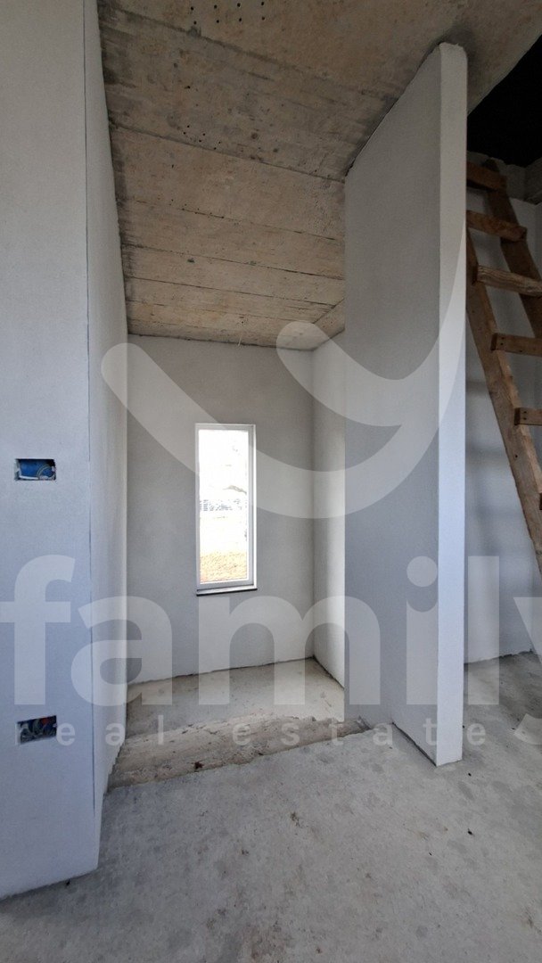 MODERNA KUĆA SA BAZENOM I GARAŽOM