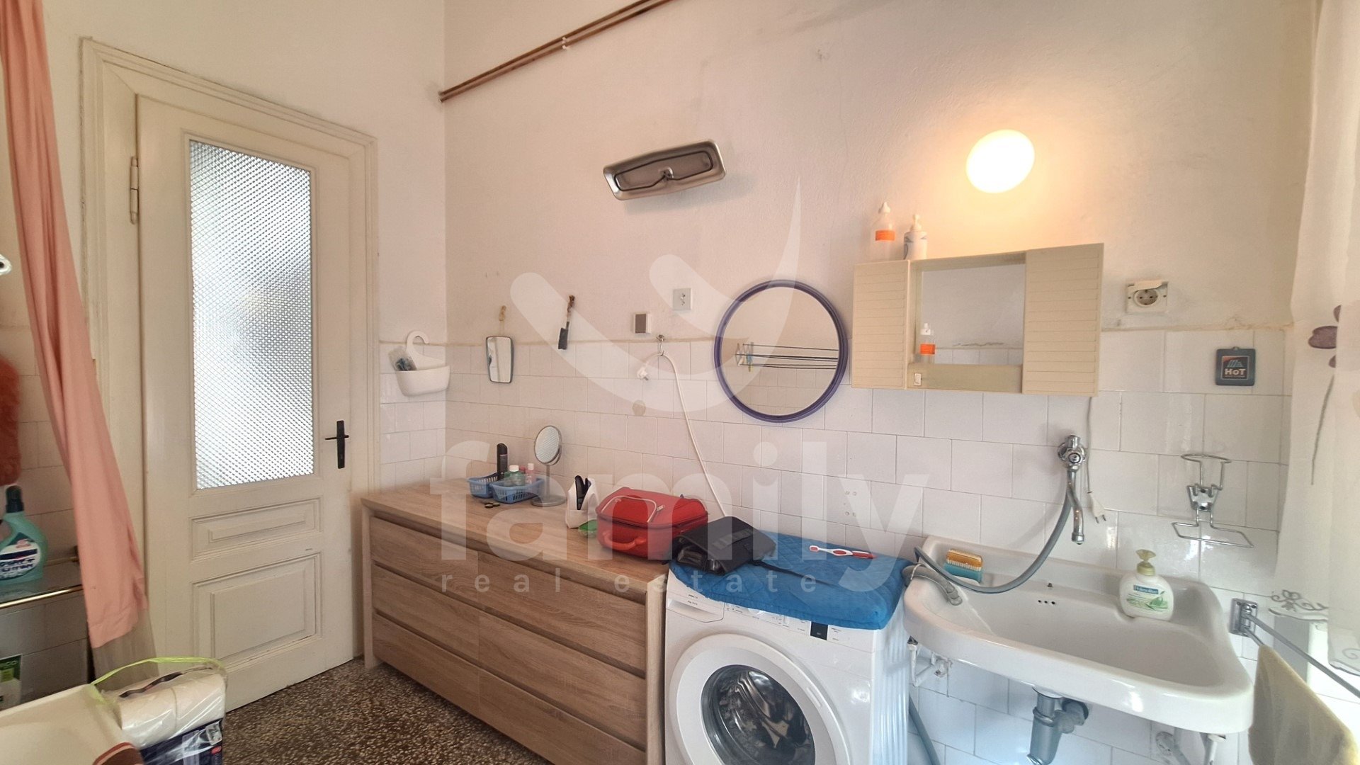 EXCLUSIVE FAMILY APARTMENT WITH HIGH POTENTIAL IN THE CENTER