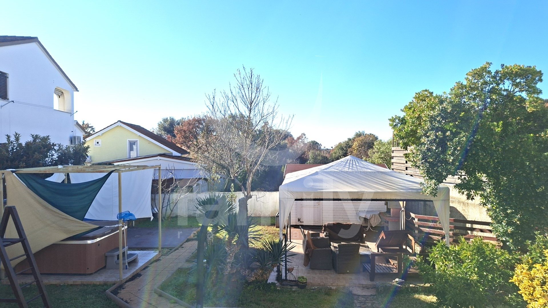 VERKAUF EINES HOCHPROFITABLEN HAUSES MIT MEERESBLICK