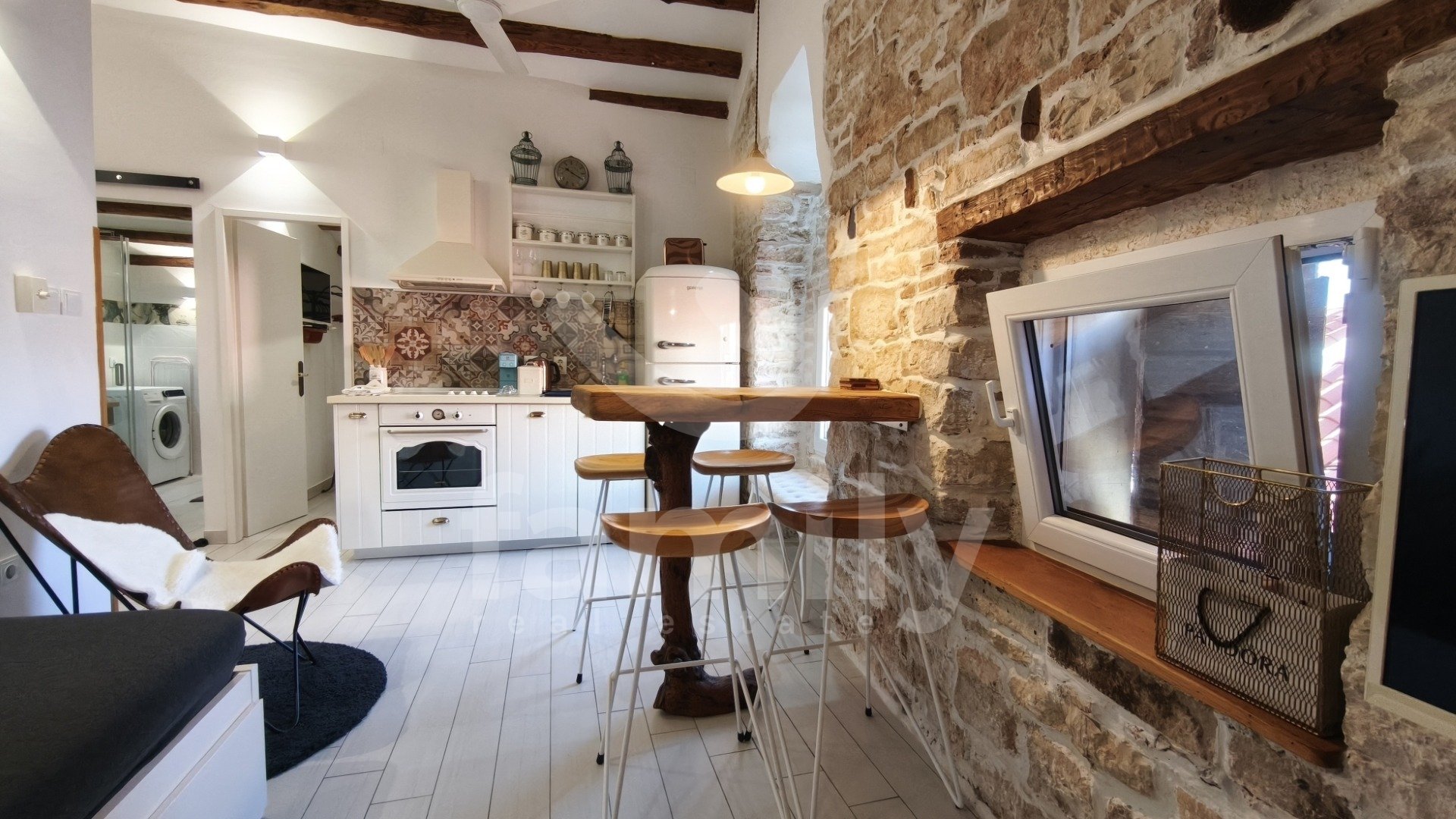 ZWEI CHARMANTE WOHNUNGEN ZUM VERKAUF IN DER ALTSTADT VON ROVINJ