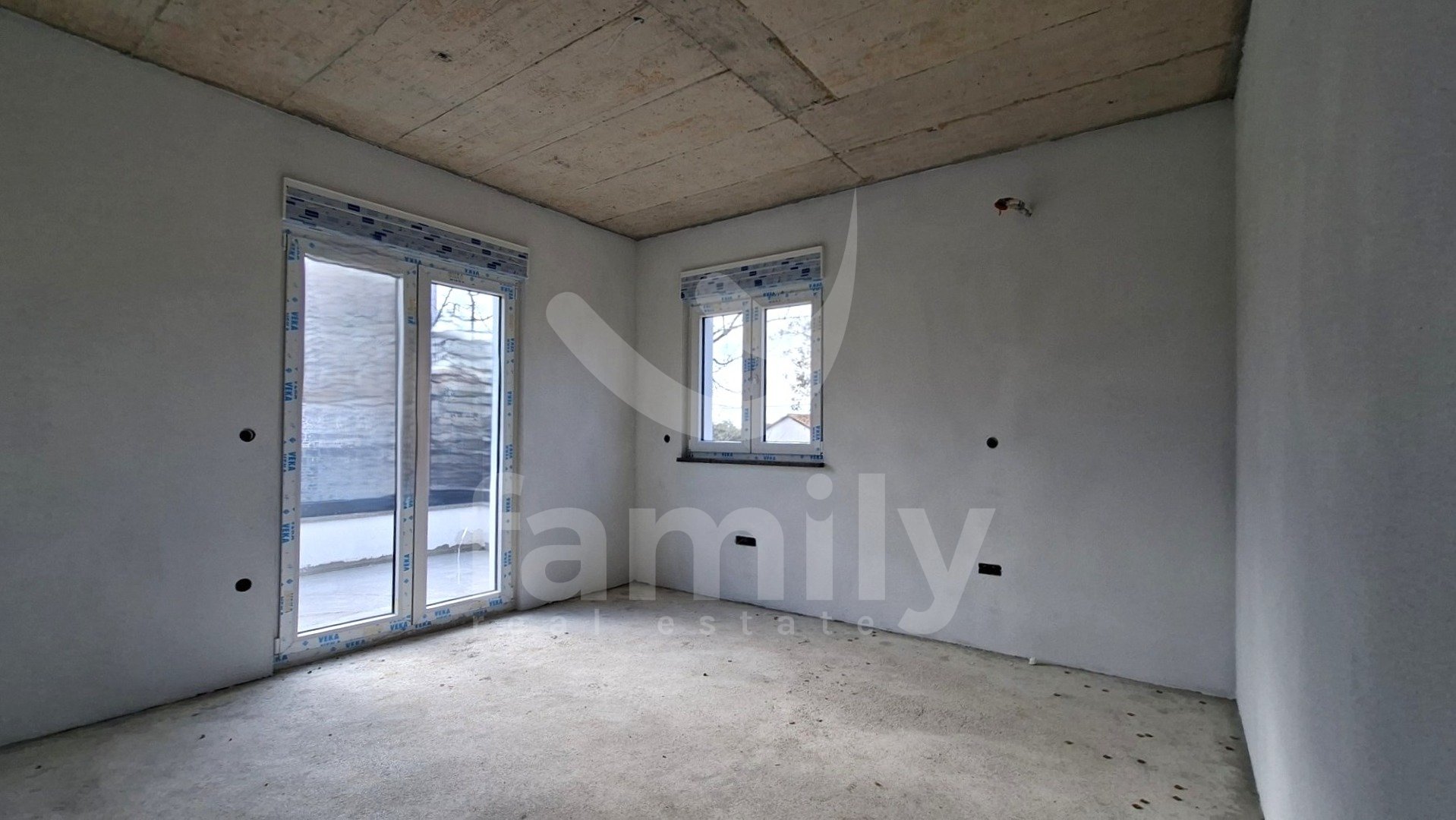 MODERNA KUĆA SA BAZENOM I GARAŽOM