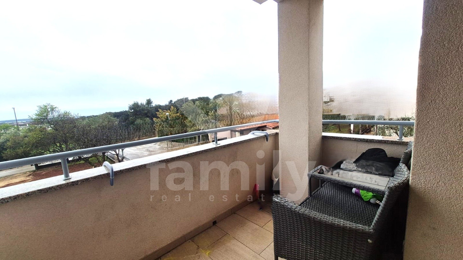 PRODAJA MODERNO OPREMLJENOG STANA NA TOP LOKACIJI