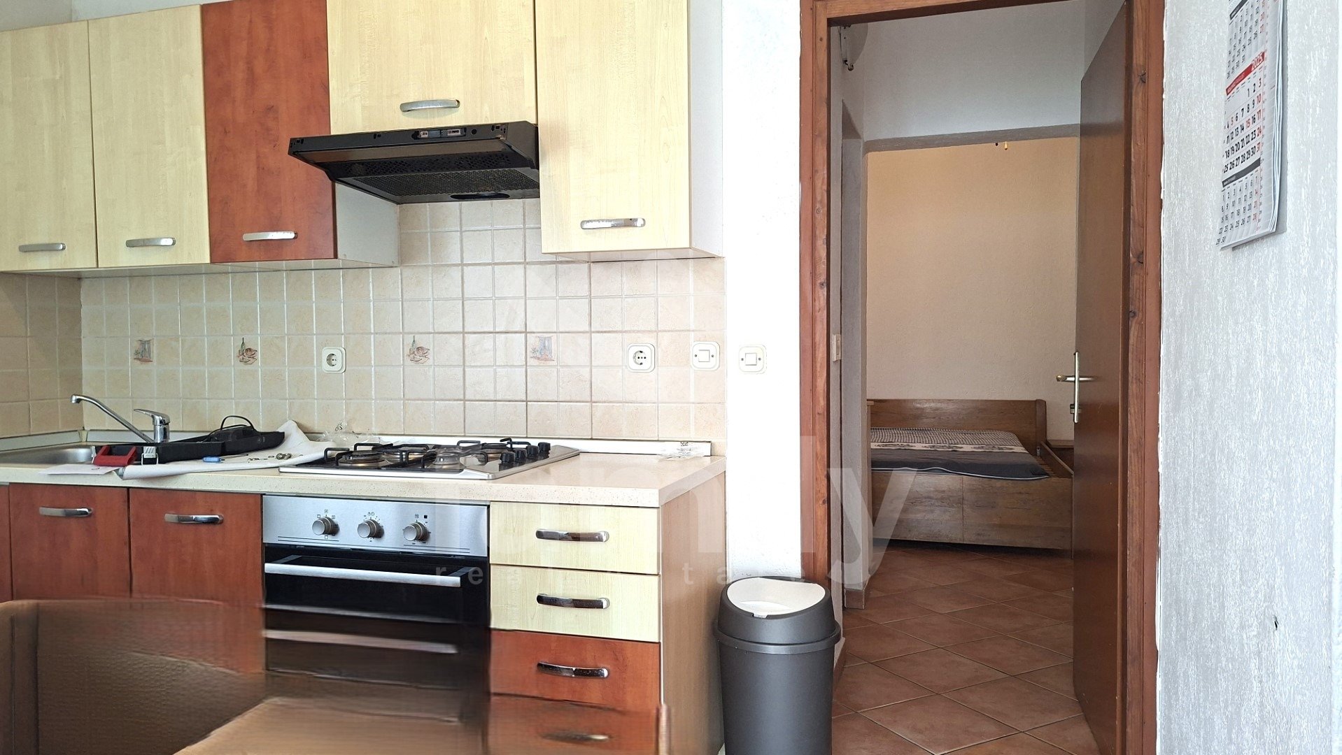 SPACIOUS DETACHED FAMILY HOUSE WITH 4 RESIDENTIAL UNITS