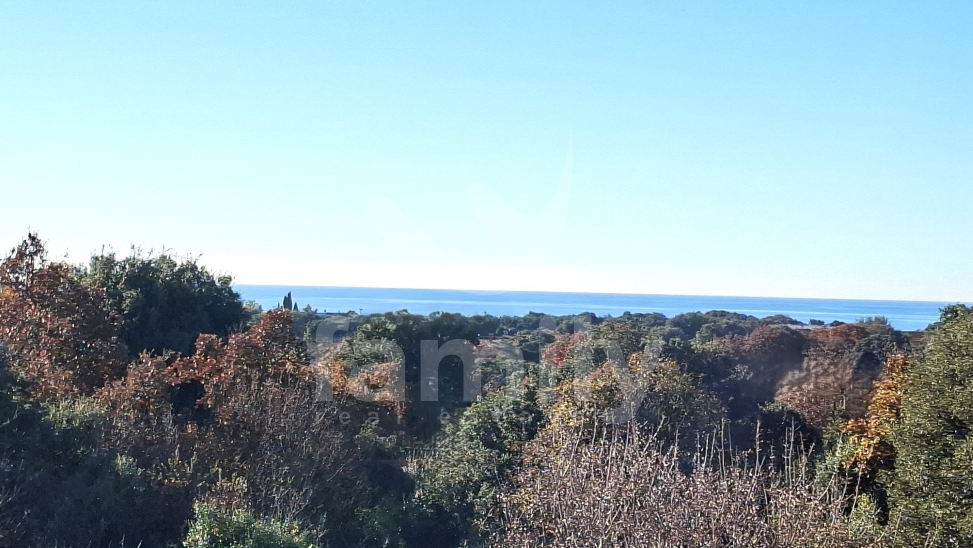 VERKAUF EINES HOCHPROFITABLEN HAUSES MIT MEERESBLICK