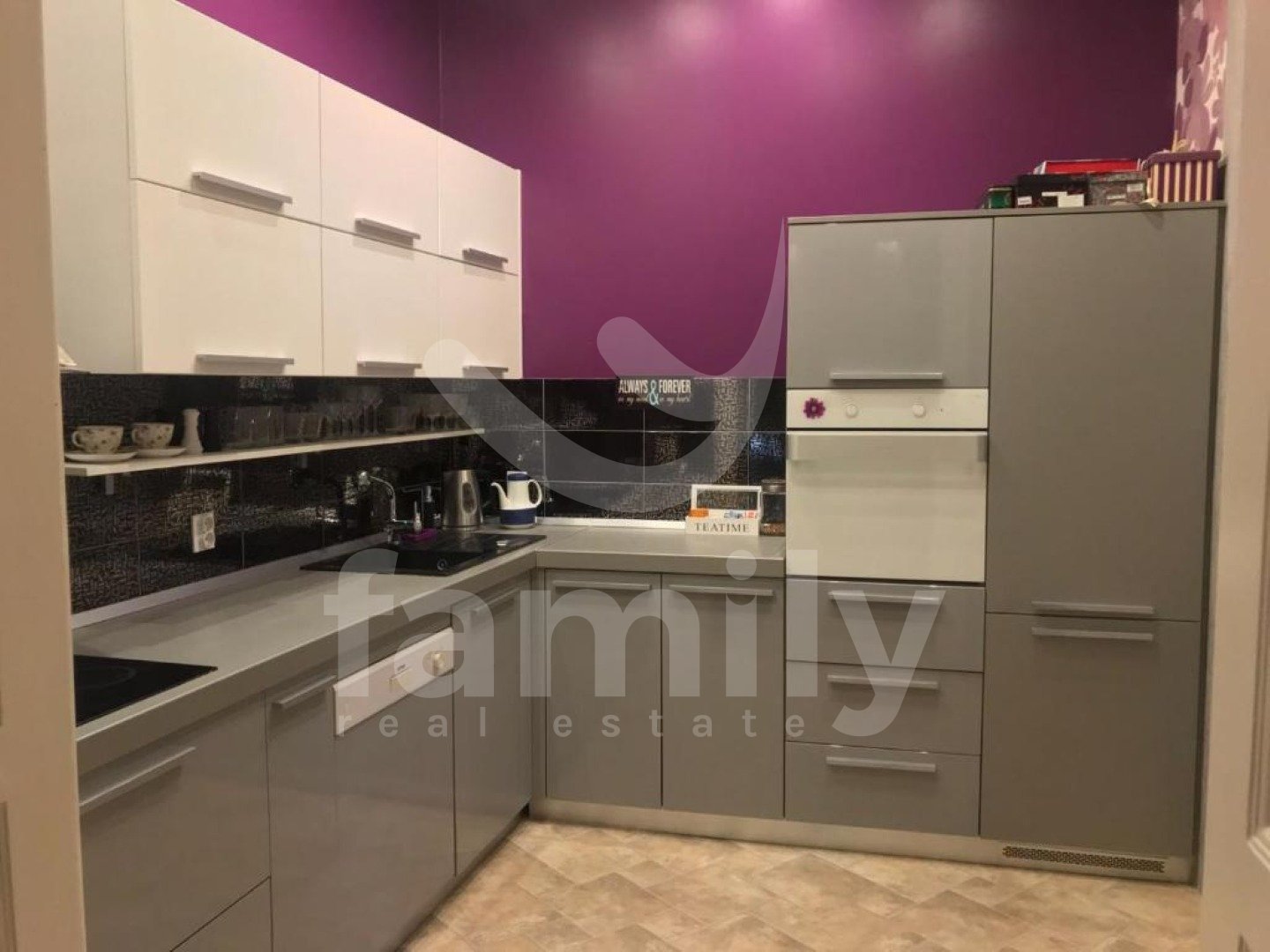 MODERNO UREĐEN I RENOVIRAN STAN U CENTRU PULE