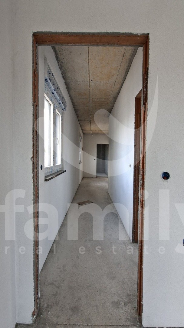 MODERNA KUĆA SA BAZENOM I GARAŽOM