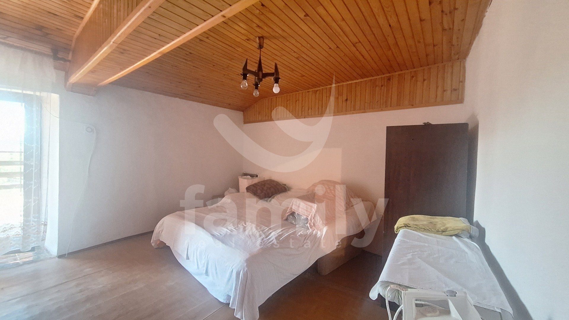 PRODAJA OBITELJSKE KUĆE U NIZU U OKOLICI VIŠNJANA