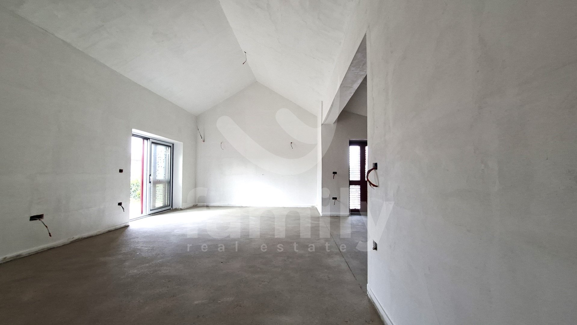 PRODAJA NOVOGRAĐENE OBITELJSKE KUĆE