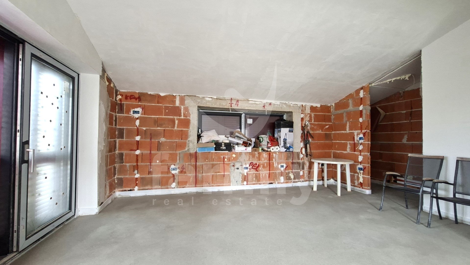 PRODAJA NOVOGRAĐENE OBITELJSKE KUĆE