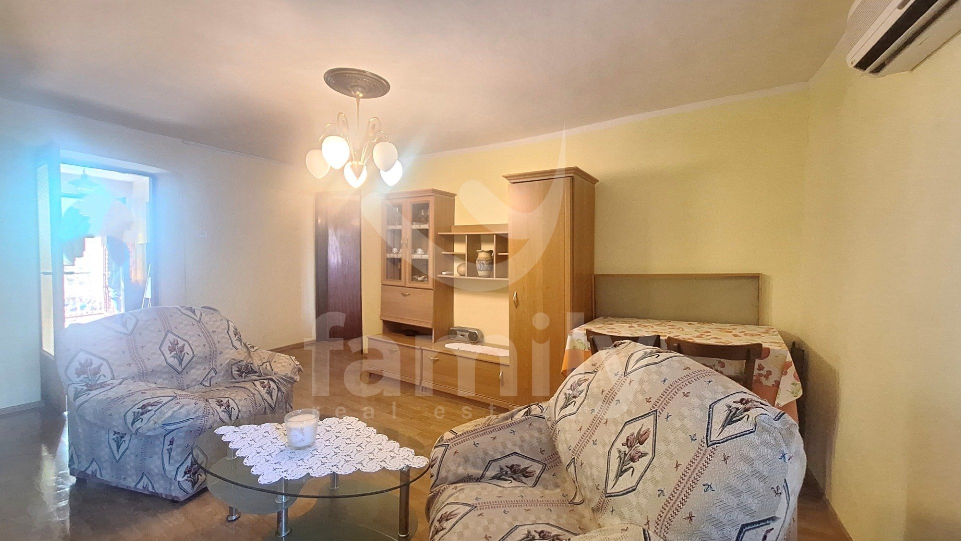 PRODAJA OBITELJSKE KUĆE U NIZU U OKOLICI VIŠNJANA