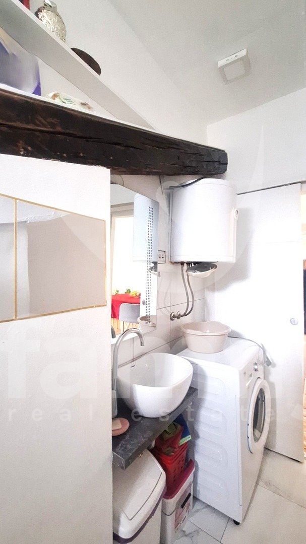 PRODAJA ŠARMANTNOG STANA U CENTRU PULE