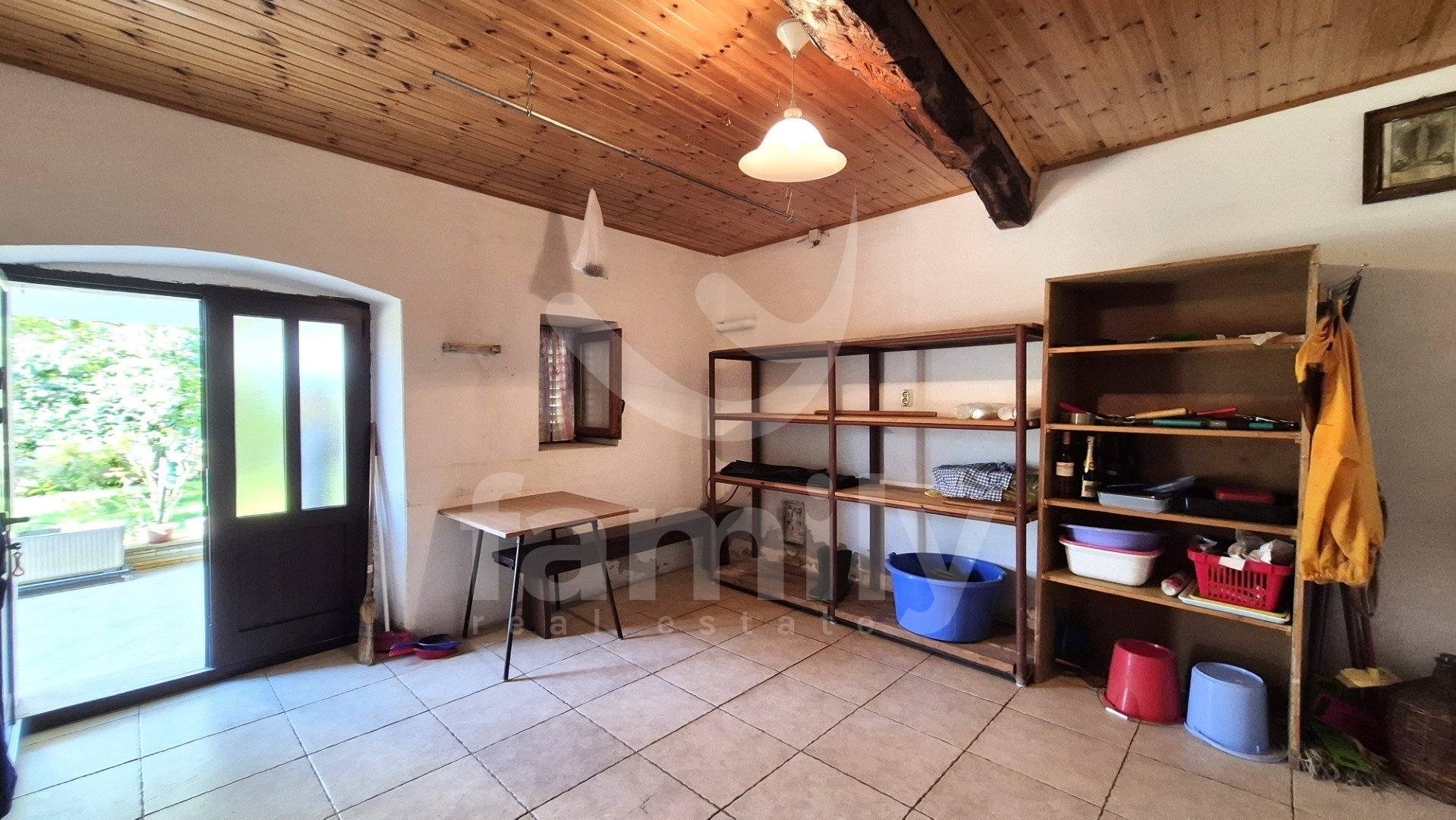 SCHÖNES HAUS MIT GARTEN UND GROßEM BAUPOTENZIAL