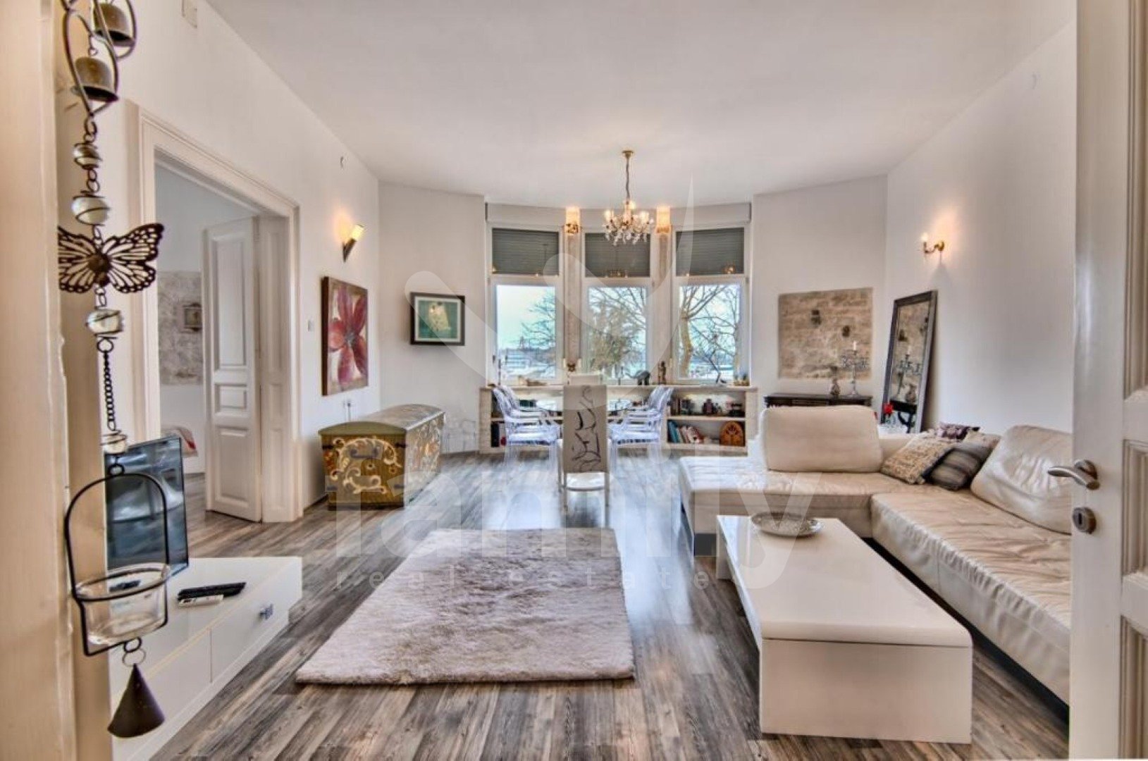 MODERNO UREĐEN I RENOVIRAN STAN U CENTRU PULE