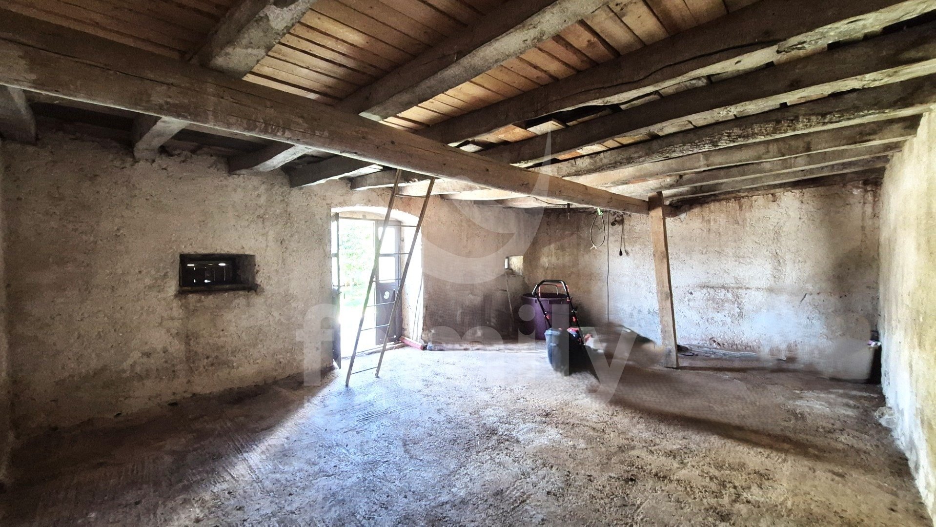 SCHÖNES HAUS MIT GARTEN UND GROßEM BAUPOTENZIAL