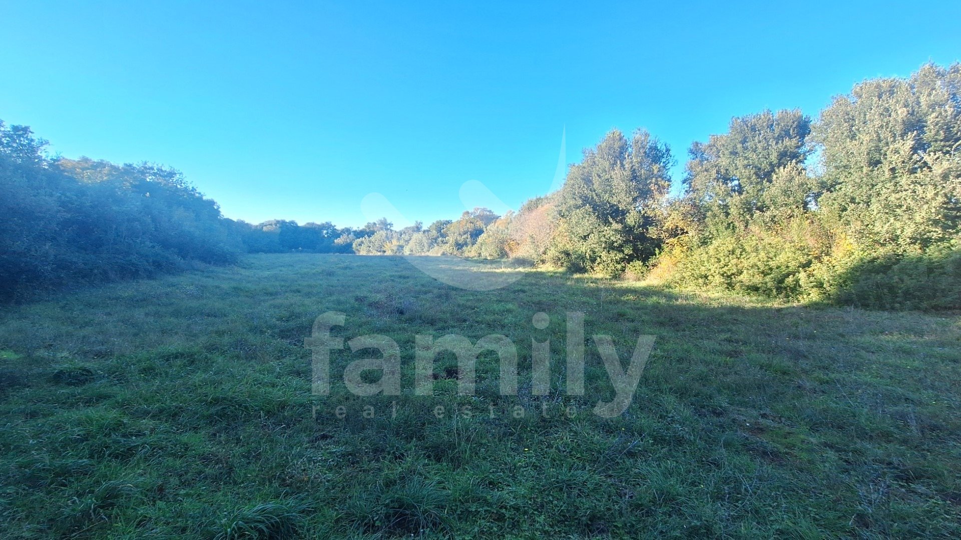 GRAĐEVINSKO ZEMLJIŠTE UGOSTITELJSKO-TURISTIČKE NAMJENE BLIZU MORA