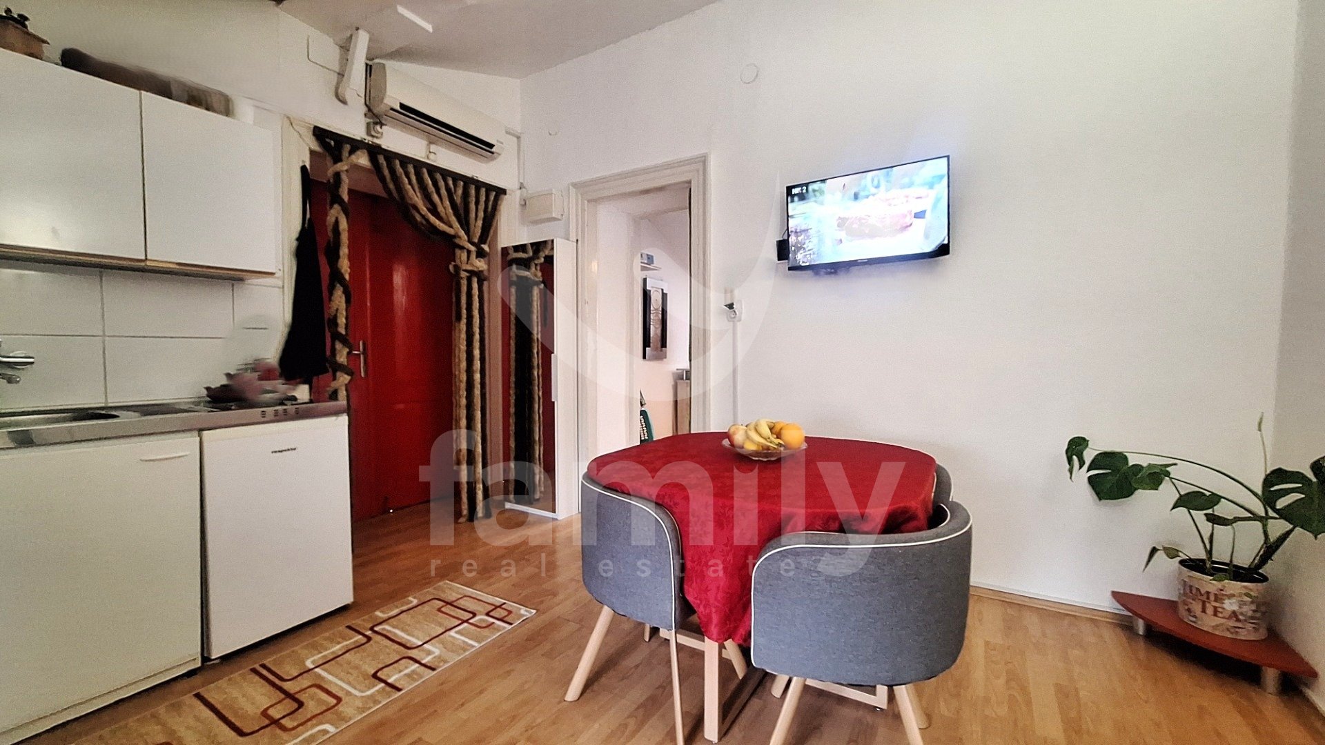 PRODAJA ŠARMANTNOG STANA U CENTRU PULE